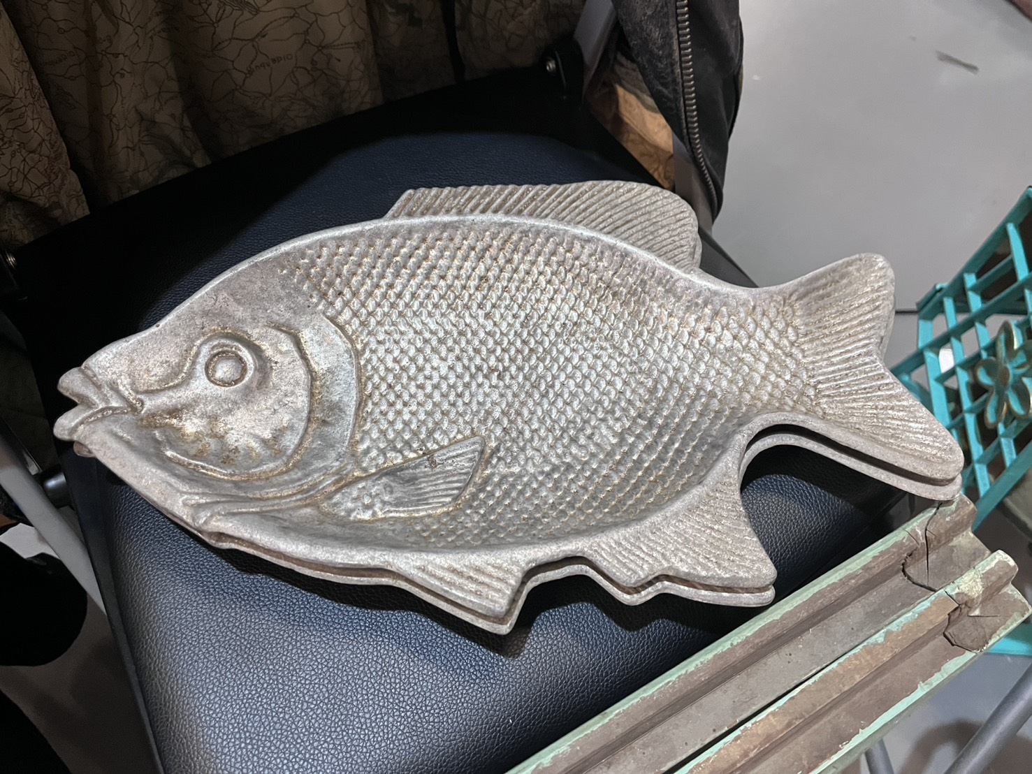 Vintage Taiwanese metal fish serving platter - Hey-Song - circa 1970s-1980s 台灣黑松復古金屬魚盤 - 約1970-1980年代